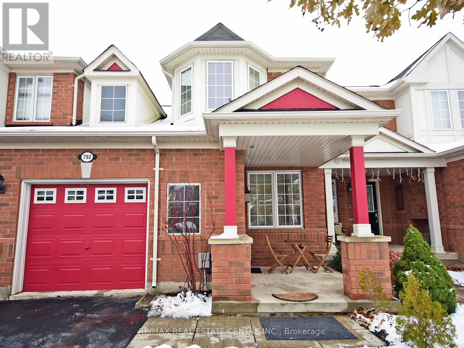 792 Johnson Heights, Milton, Ontario  L9T 0J6 - Photo 2 - W12378725