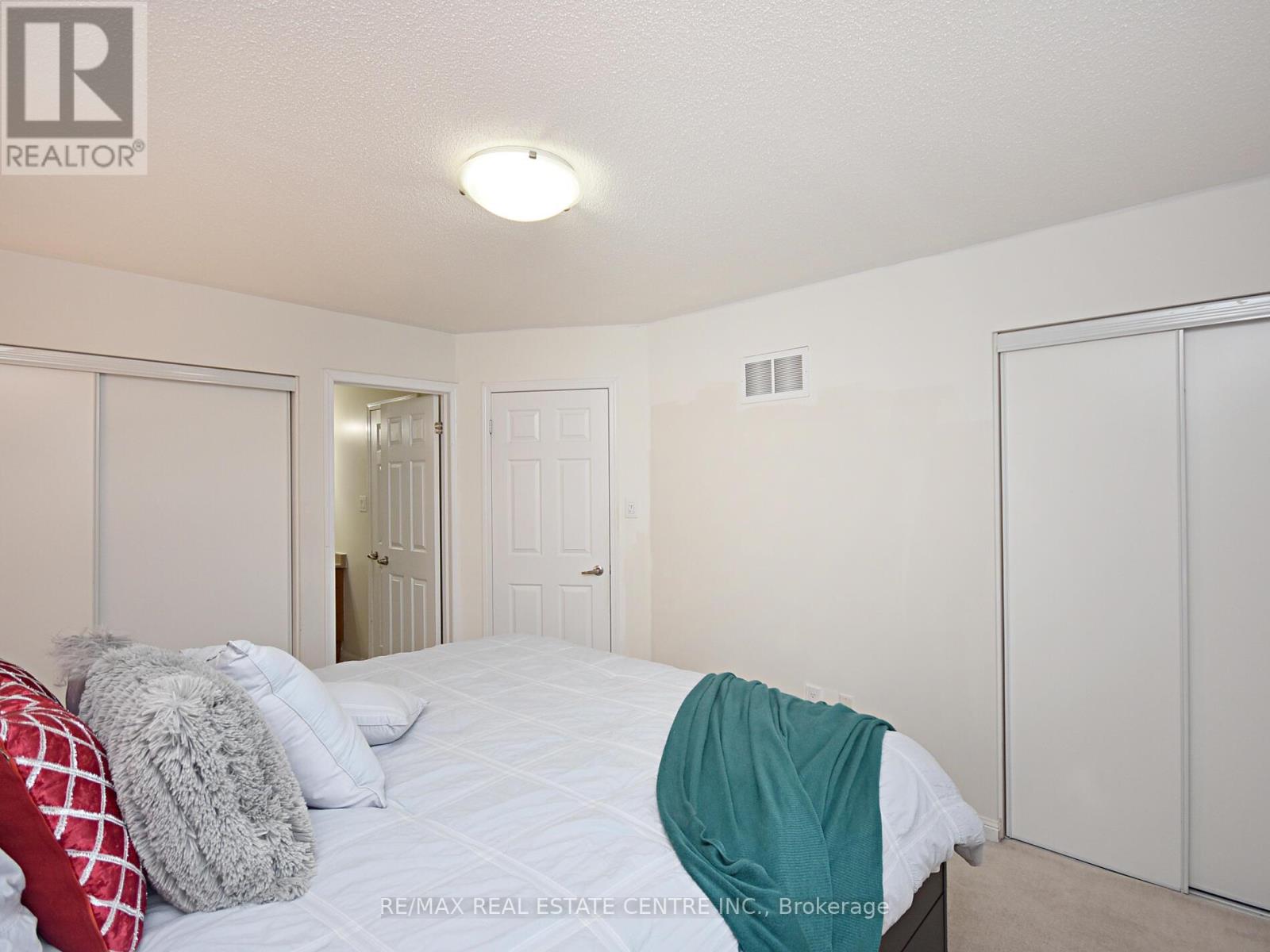 792 Johnson Heights, Milton, Ontario  L9T 0J6 - Photo 30 - W12378725