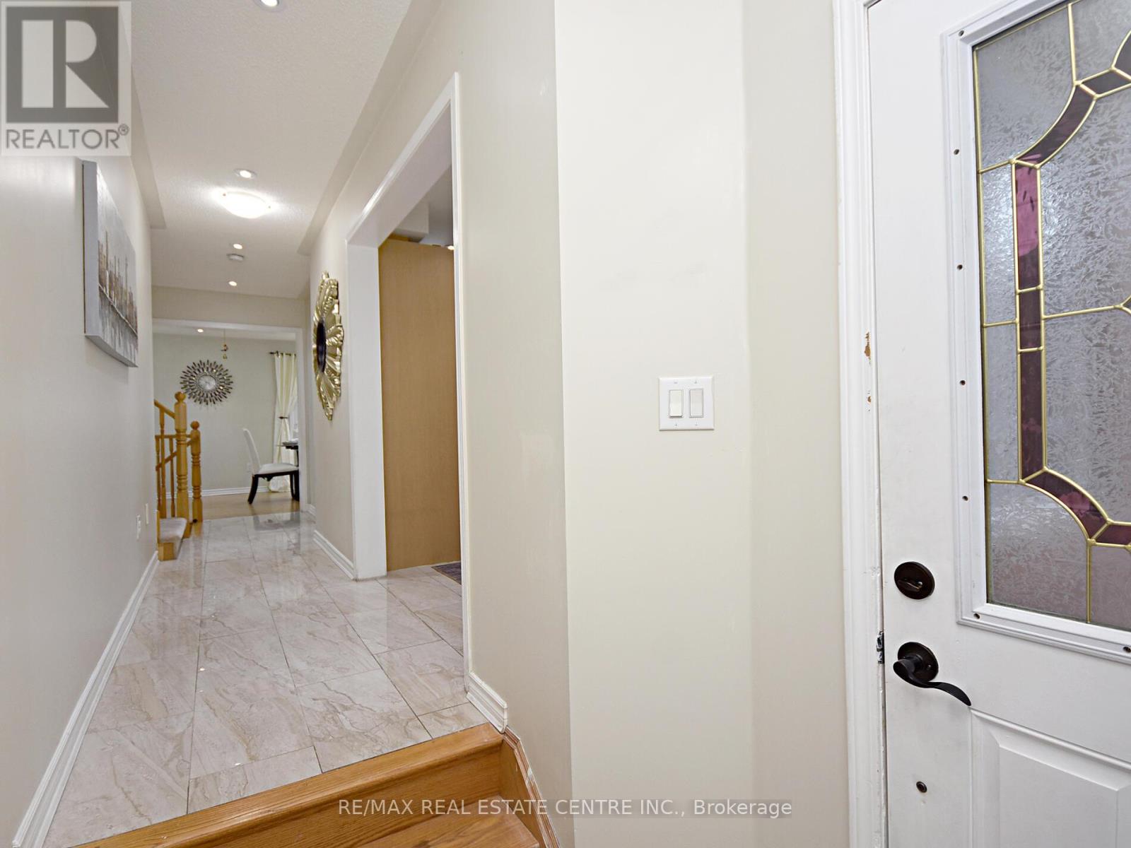 792 Johnson Heights, Milton, Ontario  L9T 0J6 - Photo 5 - W12378725