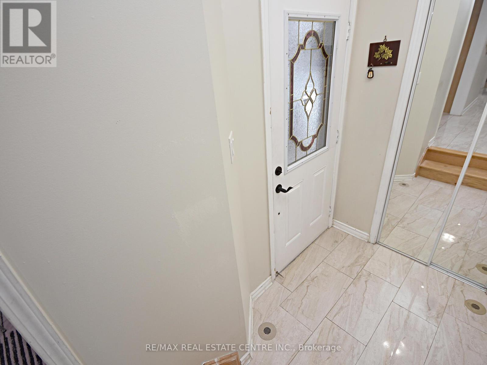 792 Johnson Heights, Milton, Ontario  L9T 0J6 - Photo 8 - W12378725