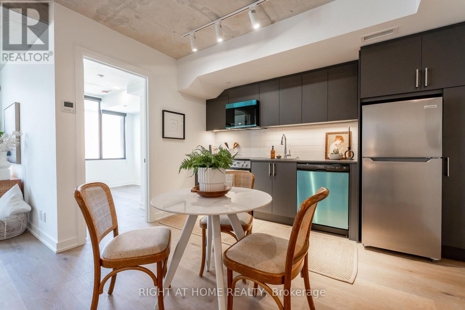 206 - 7 Fairbank Avenue W, Toronto, Ontario  M6E 3Y5 - Photo 10 - W12378727