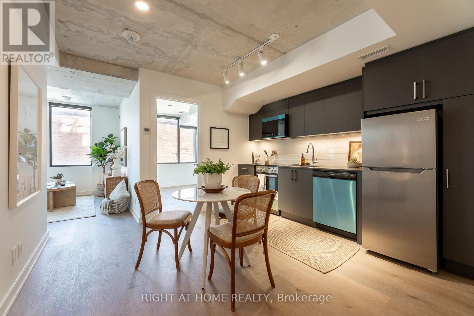 206 - 7 Fairbank Avenue W, Toronto, Ontario  M6E 3Y5 - Photo 3 - W12378727