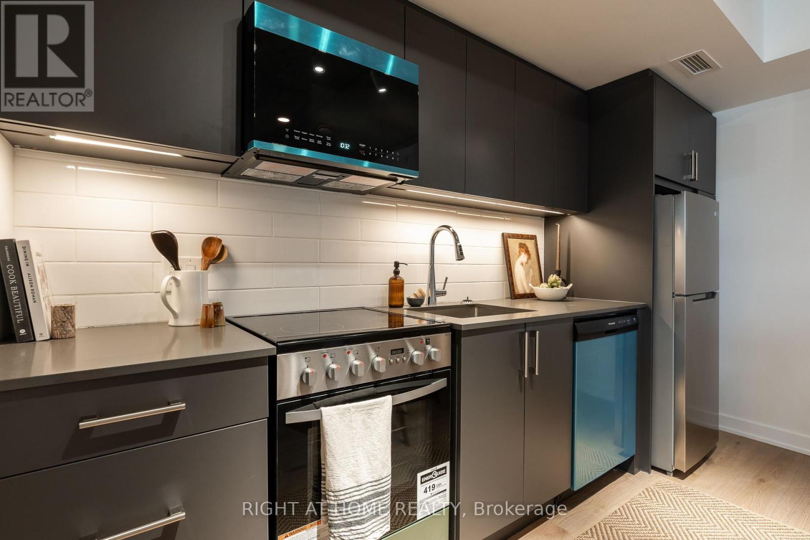 206 - 7 Fairbank Avenue W, Toronto, Ontario  M6E 3Y5 - Photo 6 - W12378727