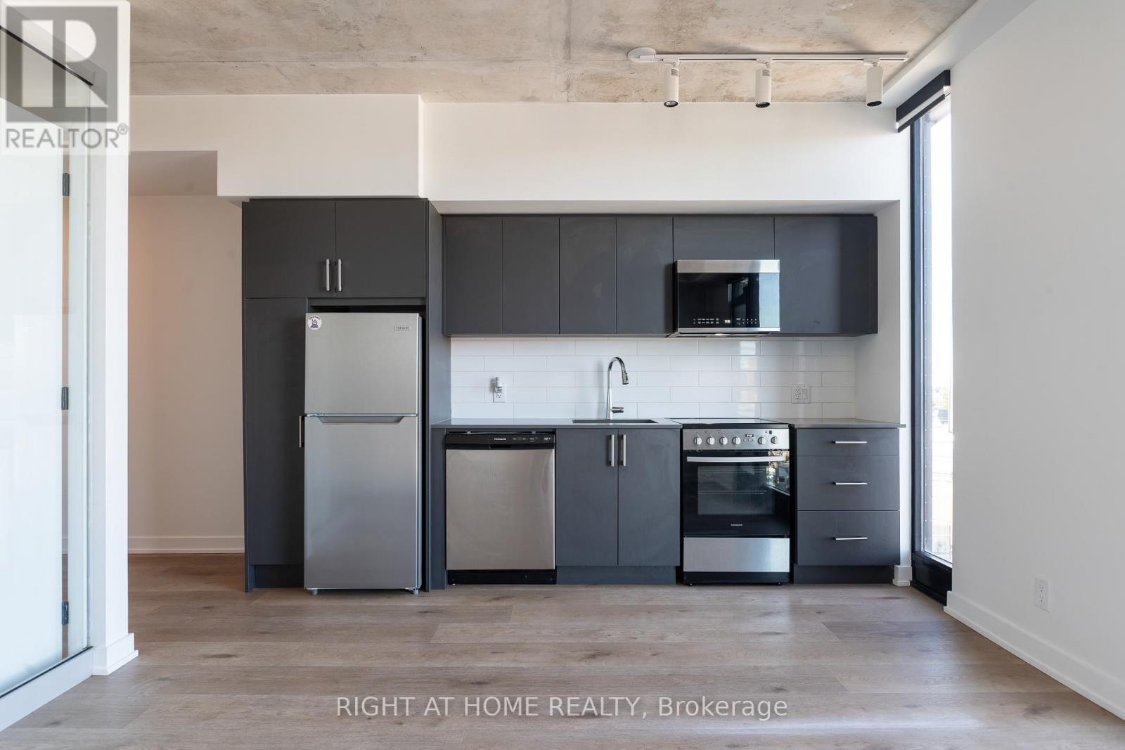 402 - 7 Fairbank Avenue W, Toronto, Ontario  M6E 3Y5 - Photo 10 - W12378770