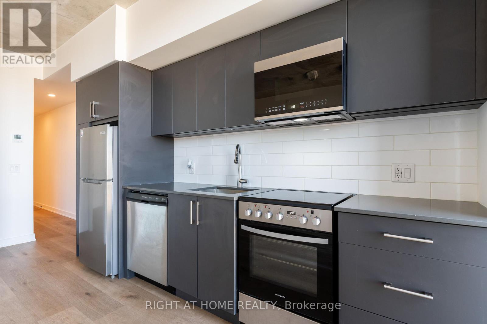 402 - 7 Fairbank Avenue W, Toronto, Ontario  M6E 3Y5 - Photo 12 - W12378770