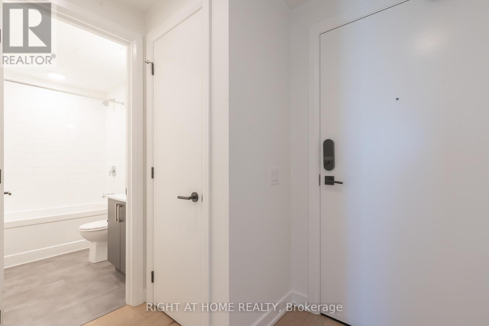 402 - 7 Fairbank Avenue W, Toronto, Ontario  M6E 3Y5 - Photo 15 - W12378770