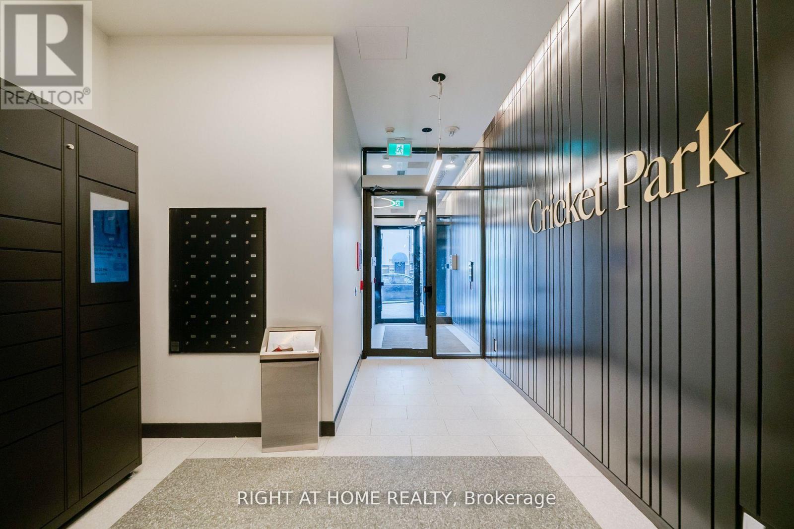 402 - 7 Fairbank Avenue W, Toronto, Ontario  M6E 3Y5 - Photo 2 - W12378770