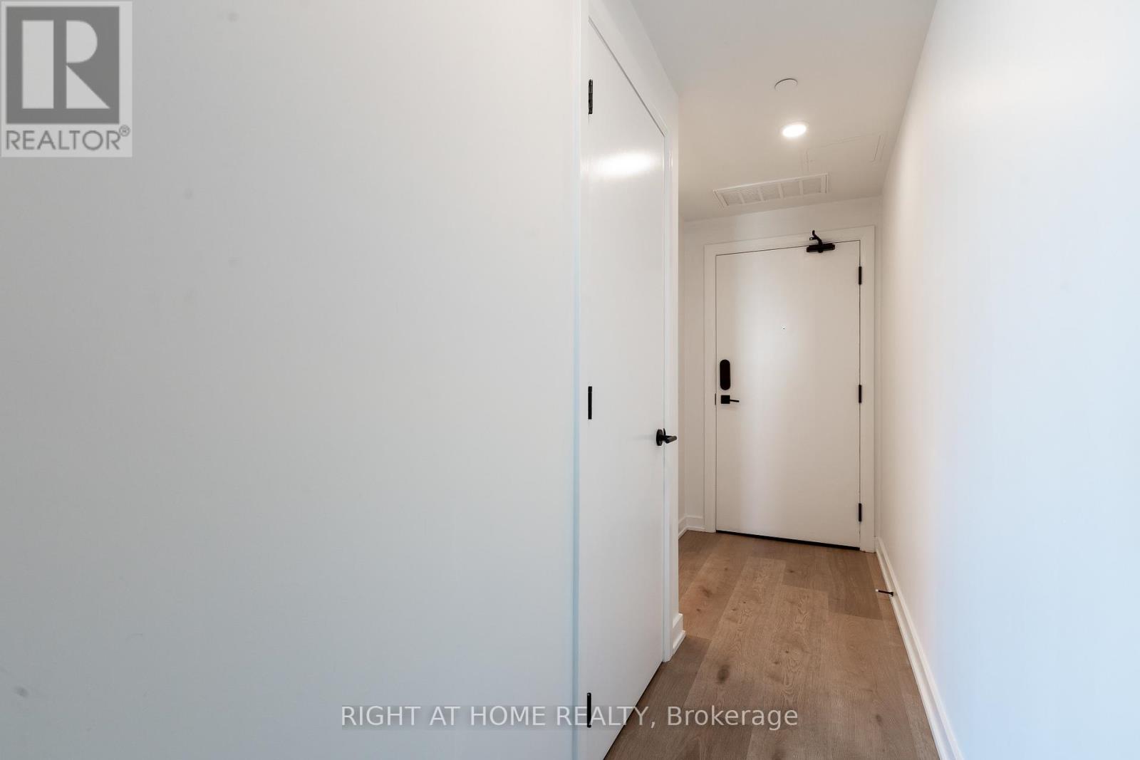 402 - 7 Fairbank Avenue W, Toronto, Ontario  M6E 3Y5 - Photo 3 - W12378770
