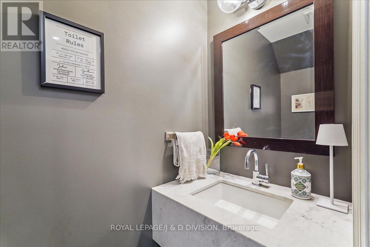 361 Roehampton Avenue, Toronto, Ontario  M4P 1S3 - Photo 14 - C12378832