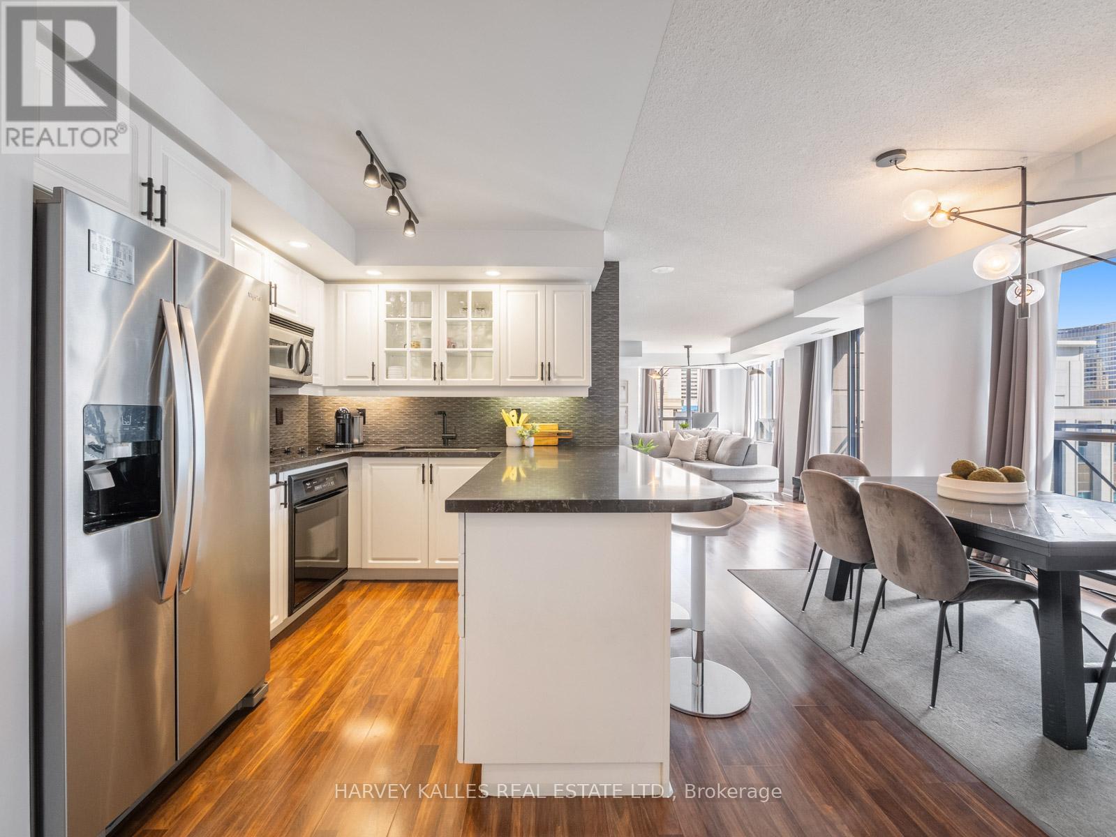 1309 - 140 Simcoe Street, Toronto, Ontario  M5H 4E9 - Photo 1 - C12378858