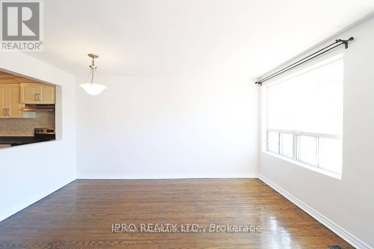1237e Woodbine Avenue, Toronto (Woodbine-Lumsden), Ontario  M4C 4E5 - Photo 2 - E12378817