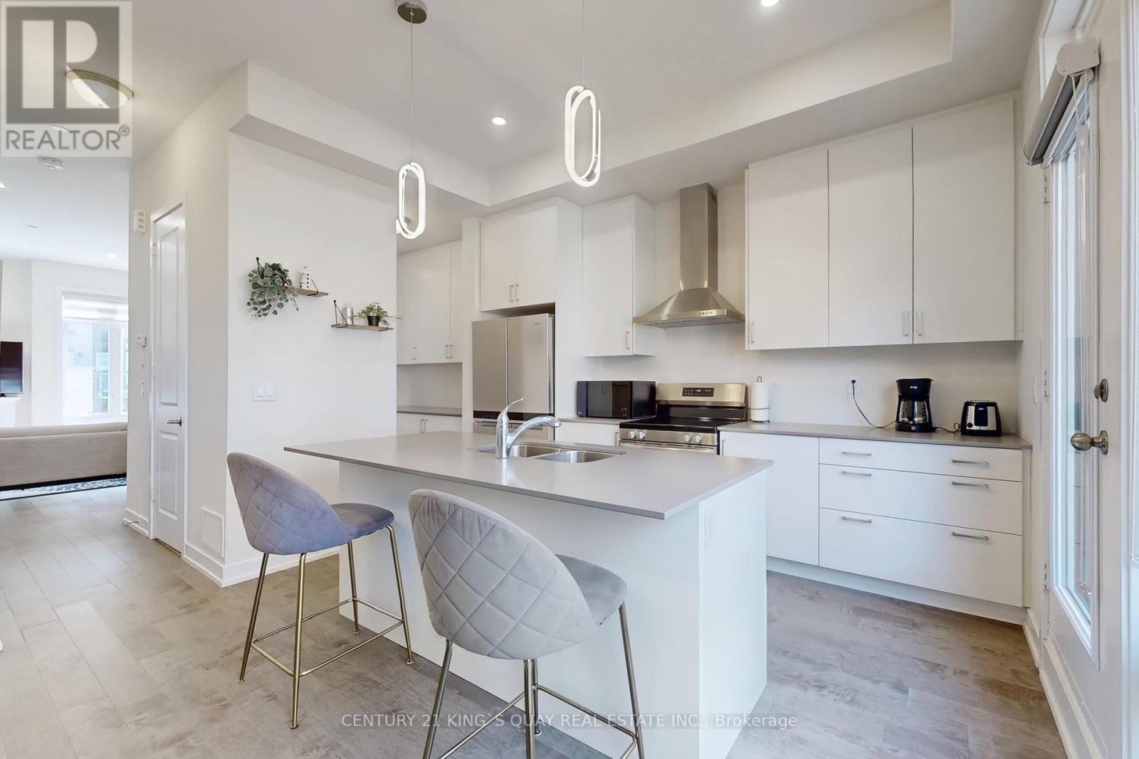 16 Credit Lane, Richmond Hill (Jefferson), Ontario  L4E 1G9 - Photo 9 - N12378885