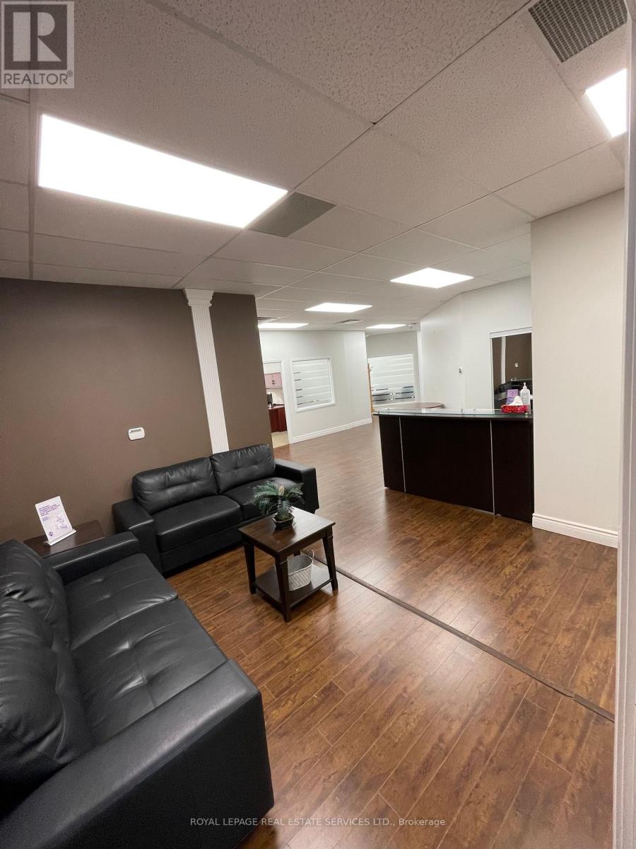 411 - 9140 Leslie Street, Richmond Hill (Beaver Creek Business Park), Ontario  L4B 0A9 - Photo 2 - N12378936