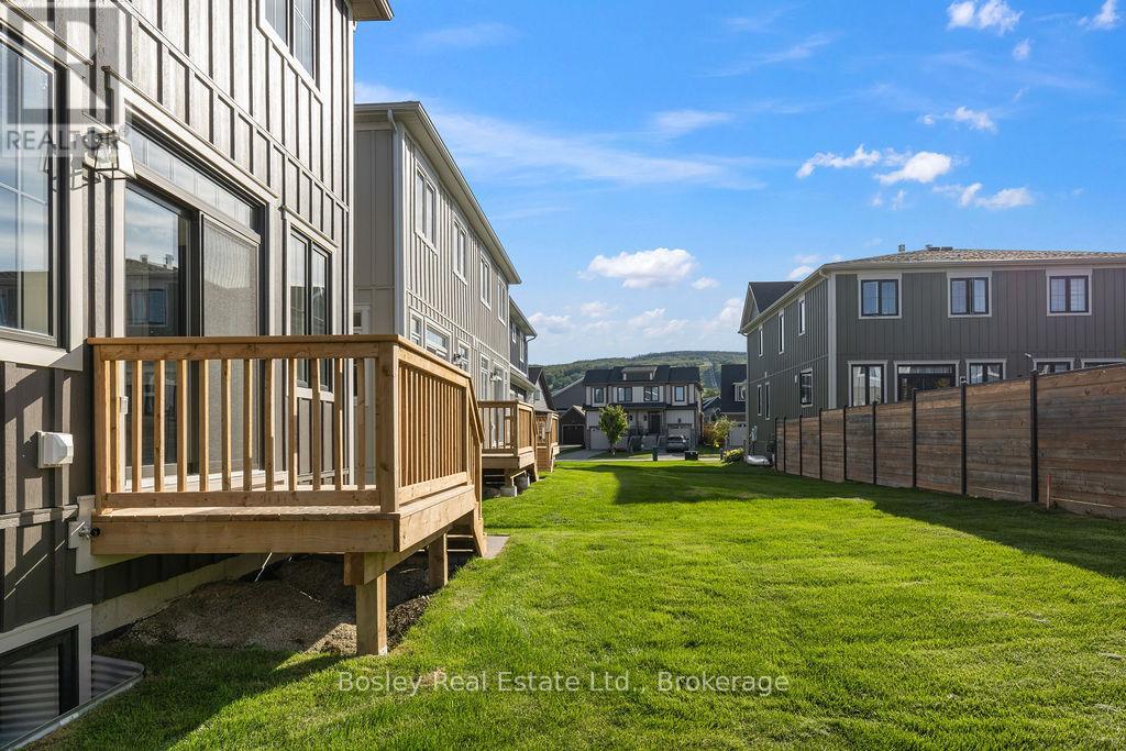 Property at 132 WHITE OAK CRESCENT image 5