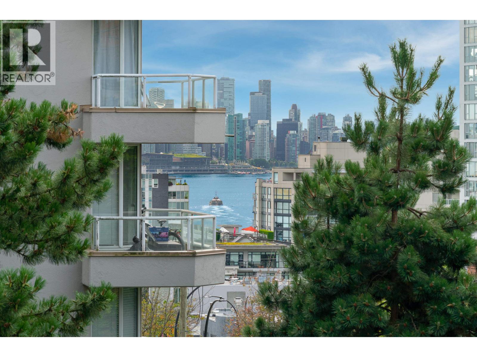 303 444 LONSDALE AVENUE, North Vancouver, British Columbia