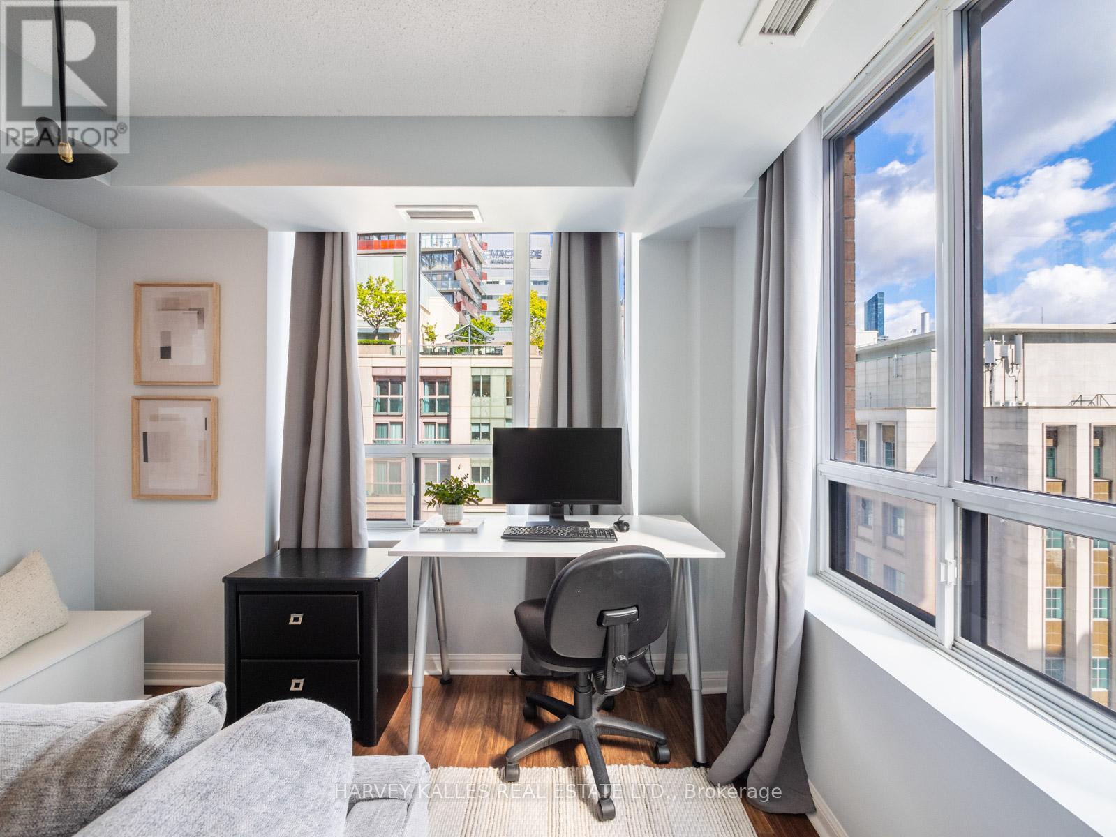 1309 - 140 Simcoe Street, Toronto, Ontario  M5H 4E9 - Photo 14 - C12378858