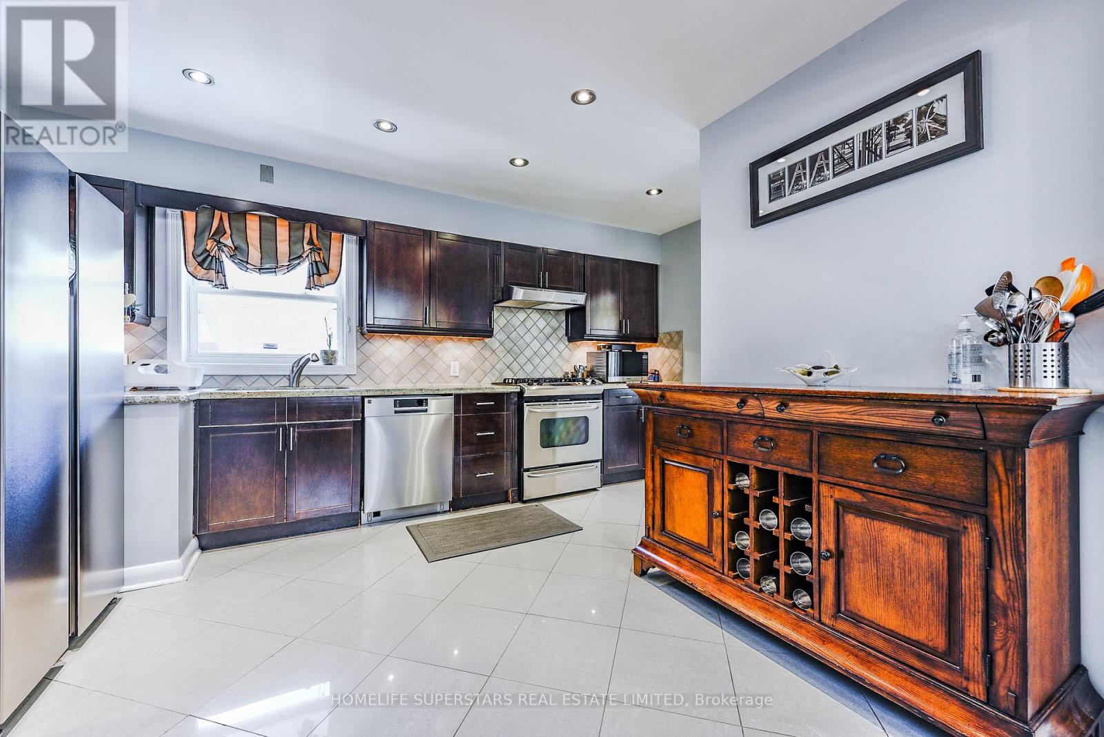 3987 Bloor Street W, Toronto, Ontario  M9B 1M2 - Photo 7 - W12378836