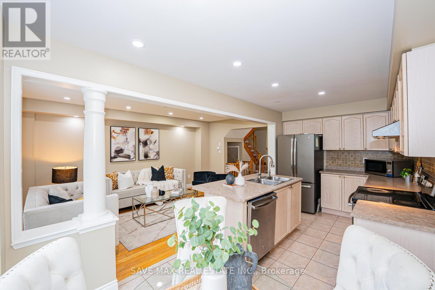 Property at 47 WOODCOTE CRESCENT image 3