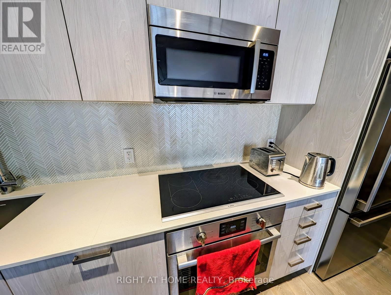 504 - 293 The Kingsway, Toronto, Ontario  M9A 0E8 - Photo 8 - W12378912