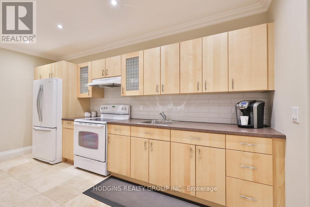158 Harborn Trail, Mississauga, Ontario  L5B 1A8 - Photo 35 - W12378934