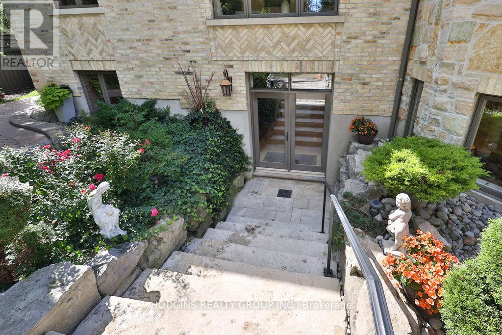 158 Harborn Trail, Mississauga, Ontario  L5B 1A8 - Photo 47 - W12378934
