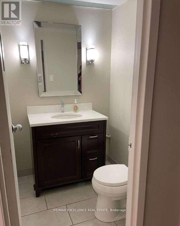 300 - 2896 South Sheridan Way, Oakville, Ontario  L6J 7L4 - Photo 12 - W12378945