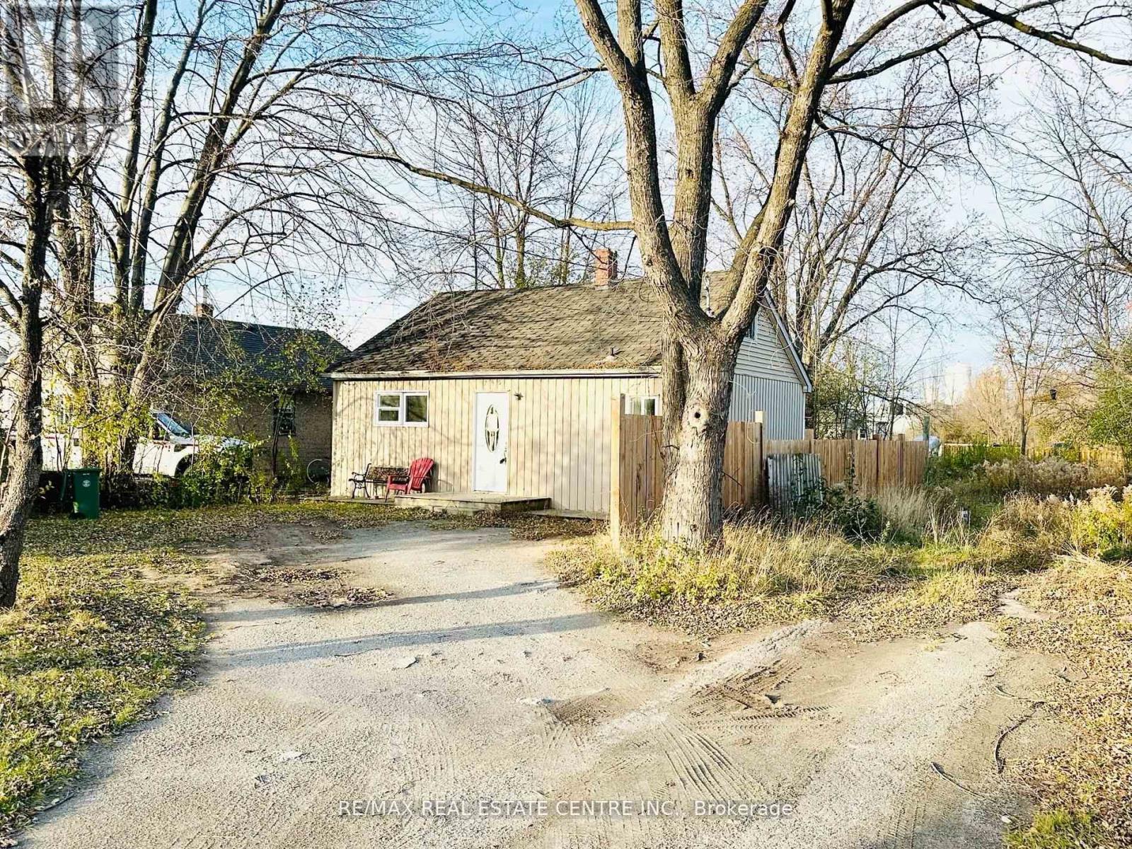 Property at 795 BARTON STREET image 3