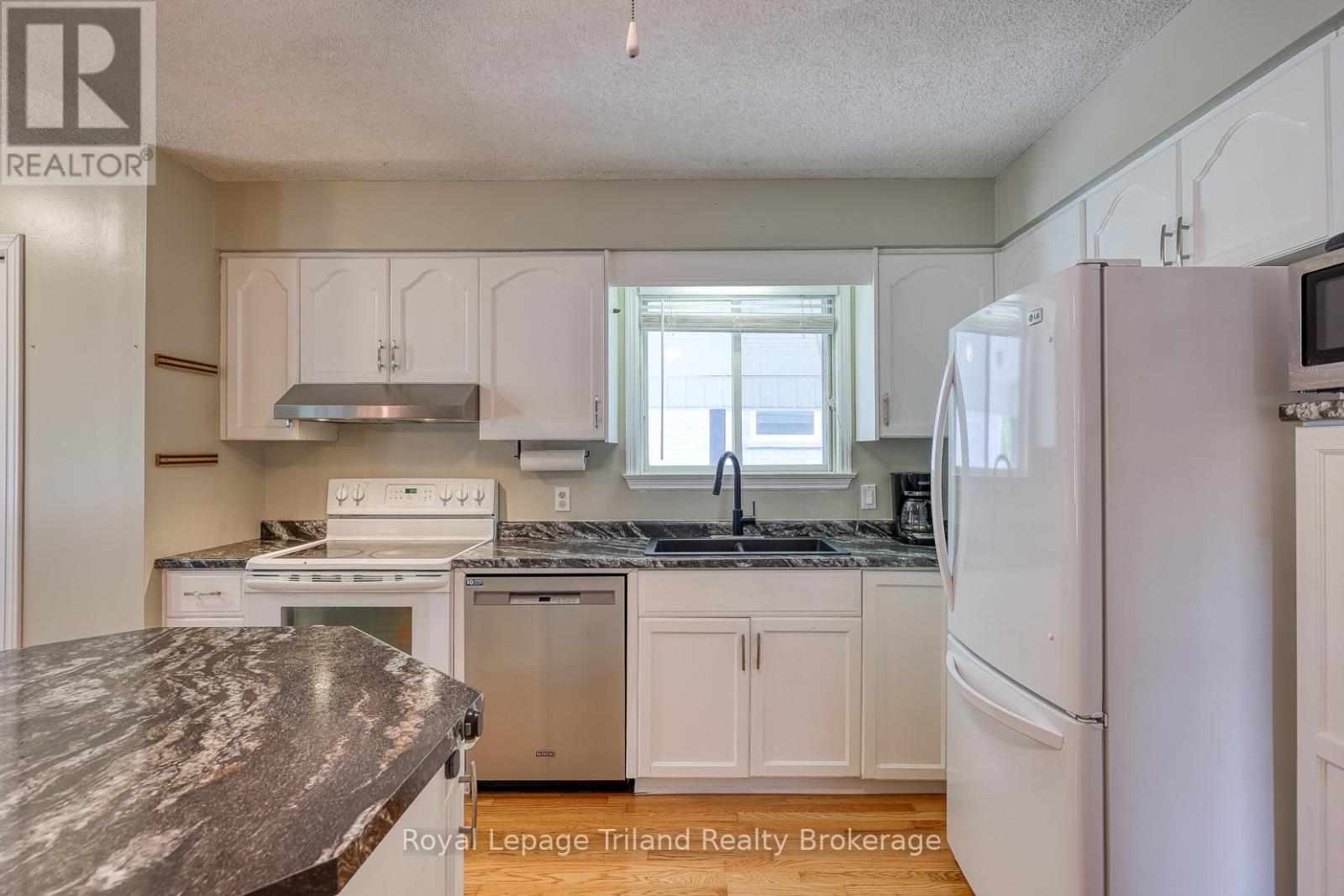 29 Laurel Crescent, Ingersoll, Ontario  N5C 3S9 - Photo 13 - X12378996