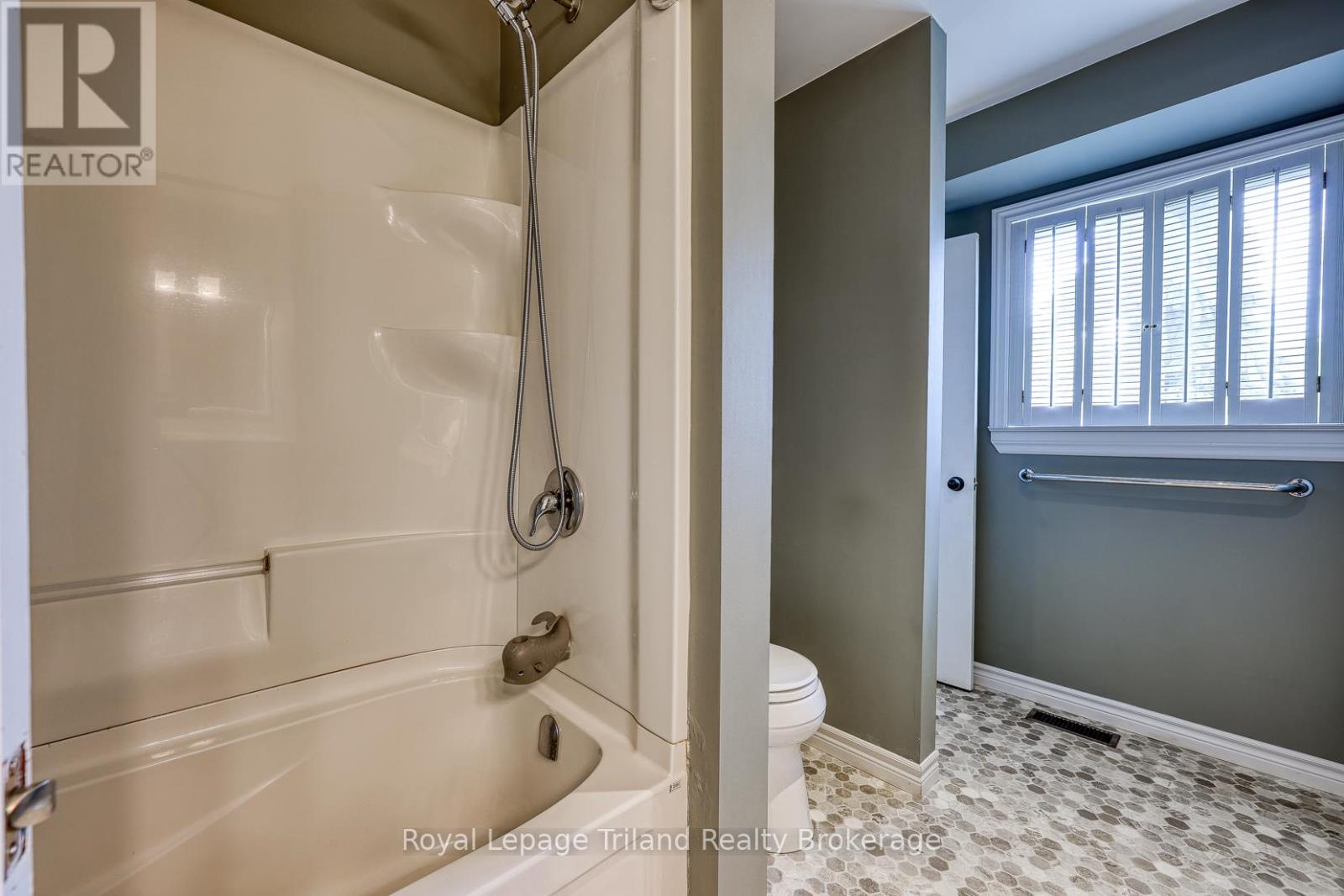 29 Laurel Crescent, Ingersoll, Ontario  N5C 3S9 - Photo 17 - X12378996