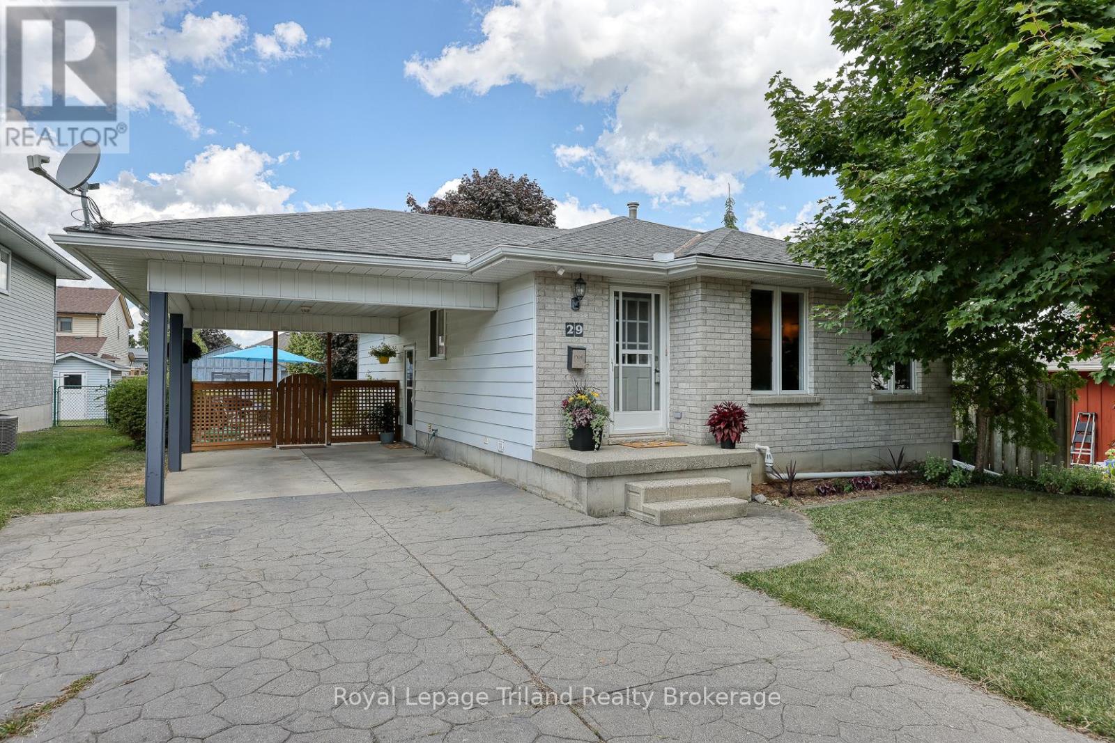 29 Laurel Crescent, Ingersoll, Ontario  N5C 3S9 - Photo 3 - X12378996