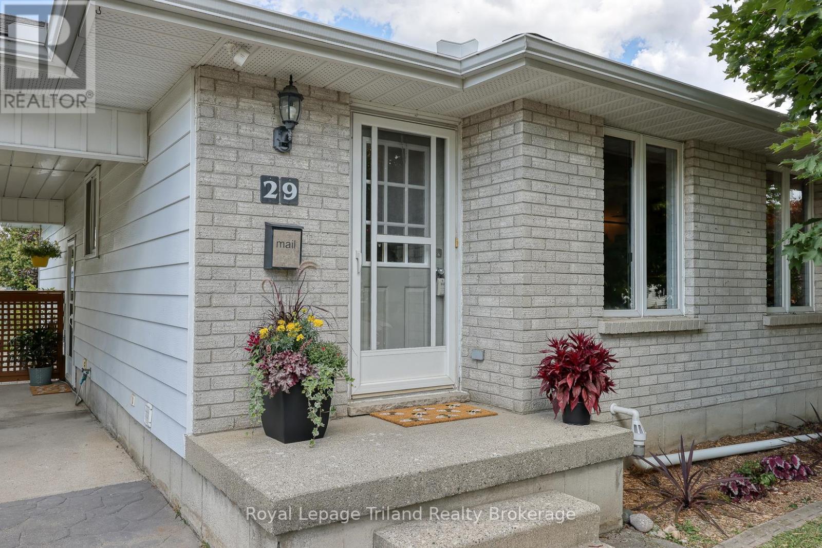 29 Laurel Crescent, Ingersoll, Ontario  N5C 3S9 - Photo 4 - X12378996
