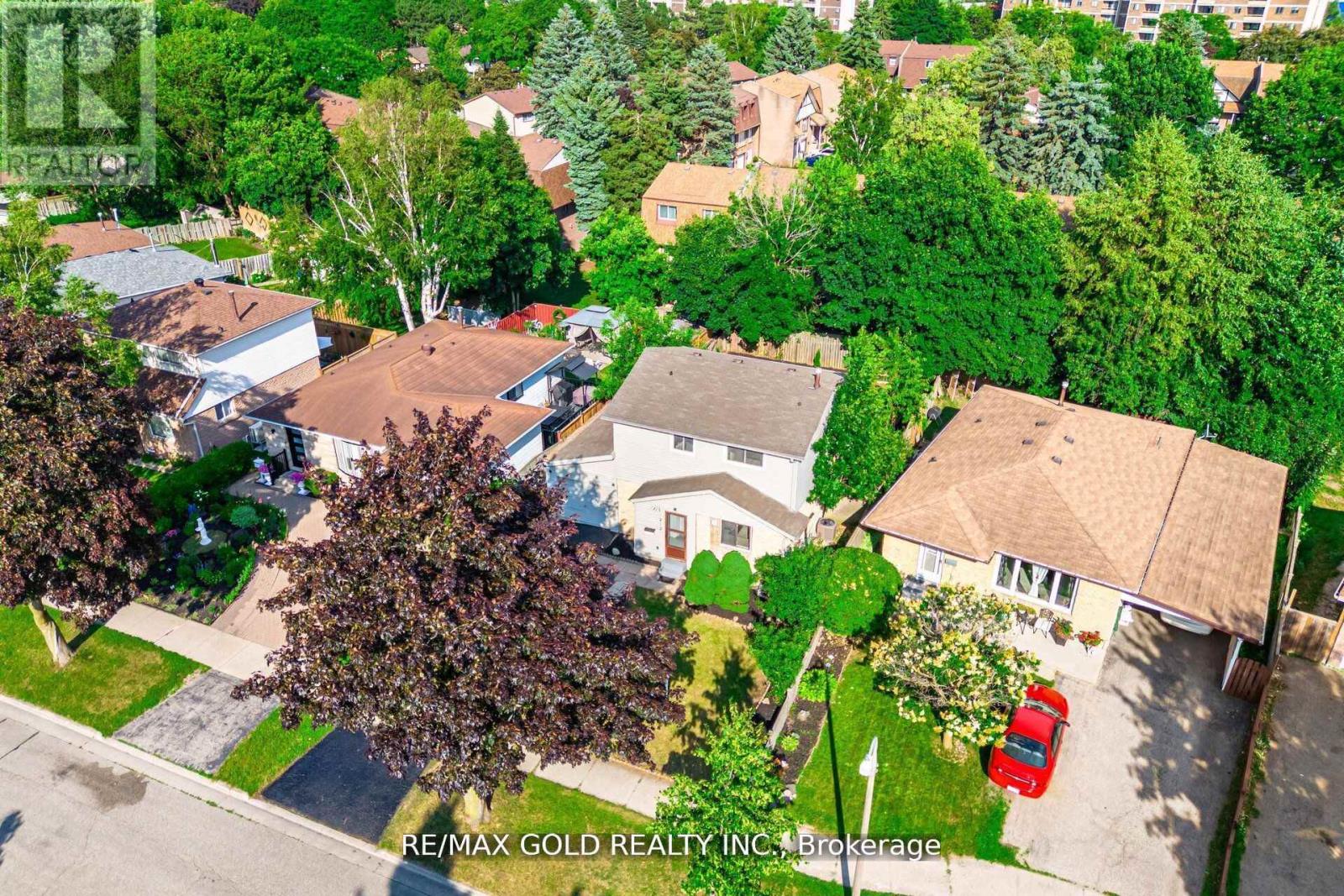 Property at 212 CEDARWOODS CRESCENT image 5