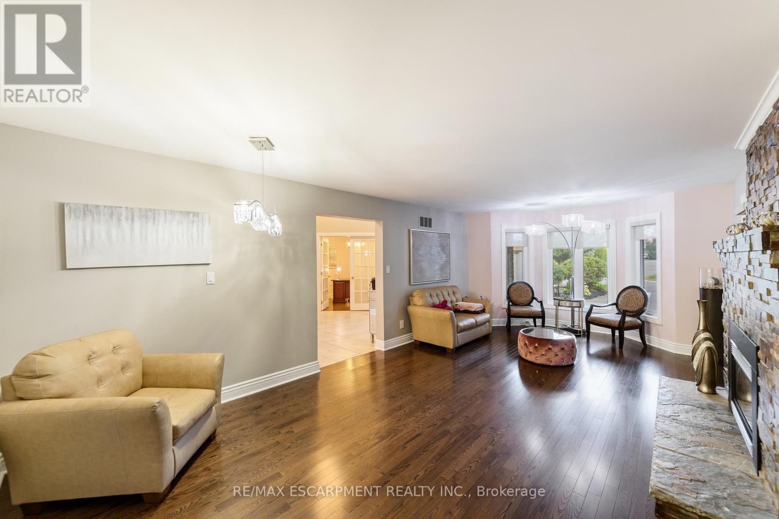 117 Miller Drive, Hamilton (Ancaster), Ontario  L9G 4W2 - Photo 16 - X12378821