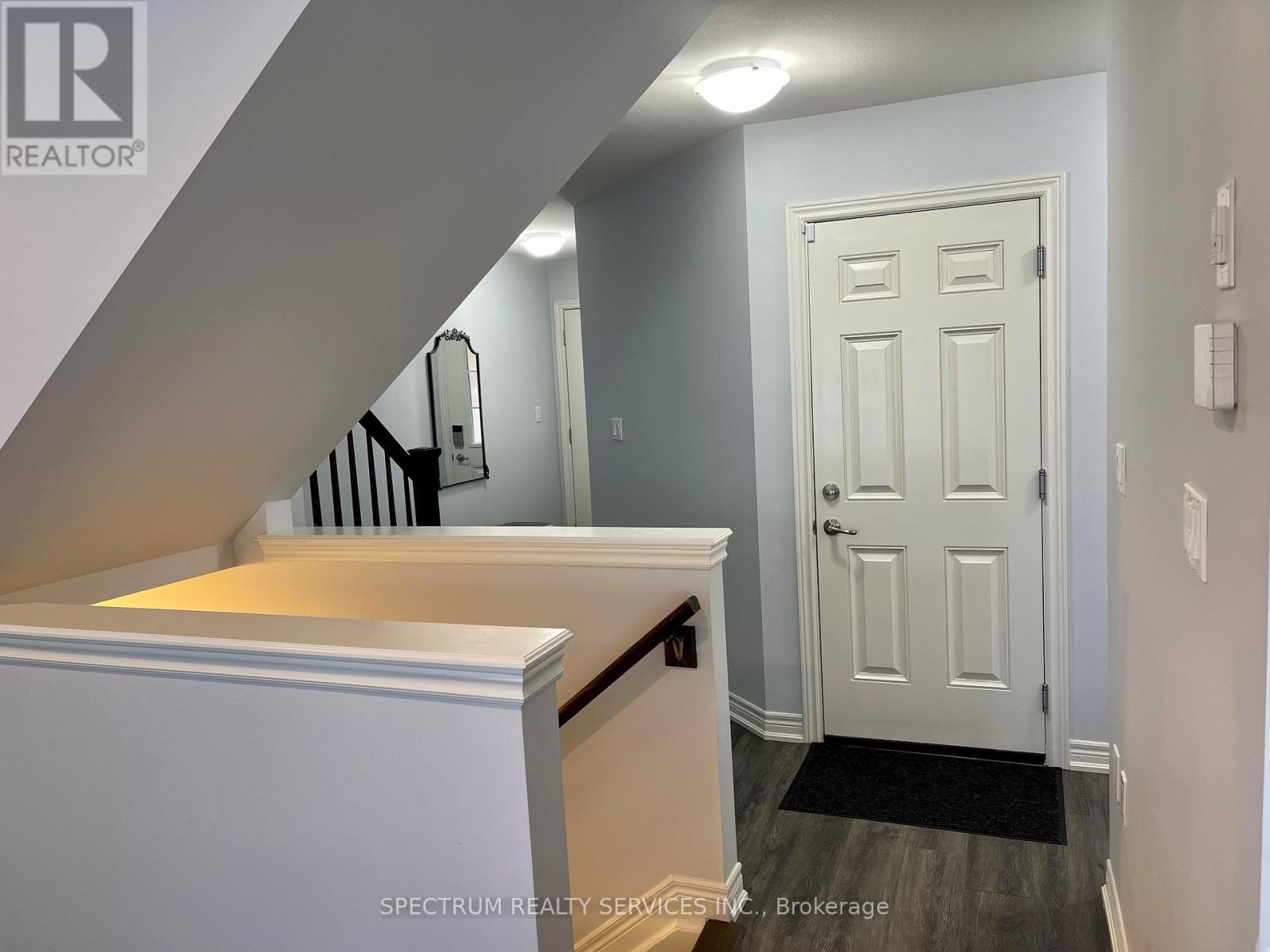 8009 Cole Court, Niagara Falls, Ontario  L2G 0H8 - Photo 2 - X12378888