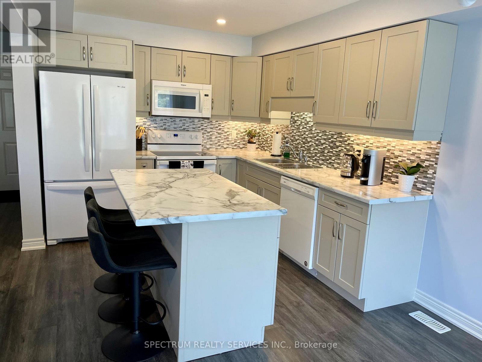 8009 Cole Court, Niagara Falls, Ontario  L2G 0H8 - Photo 5 - X12378888