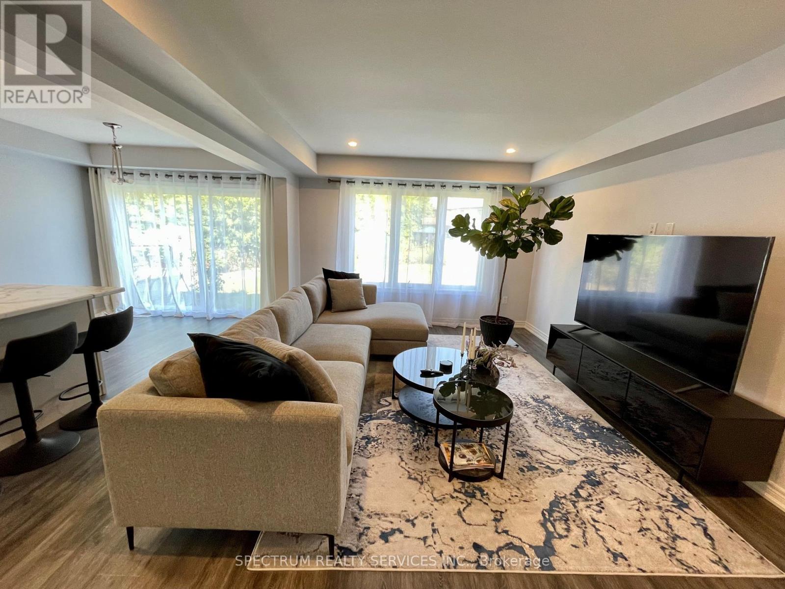 8009 Cole Court, Niagara Falls, Ontario  L2G 0H8 - Photo 6 - X12378888