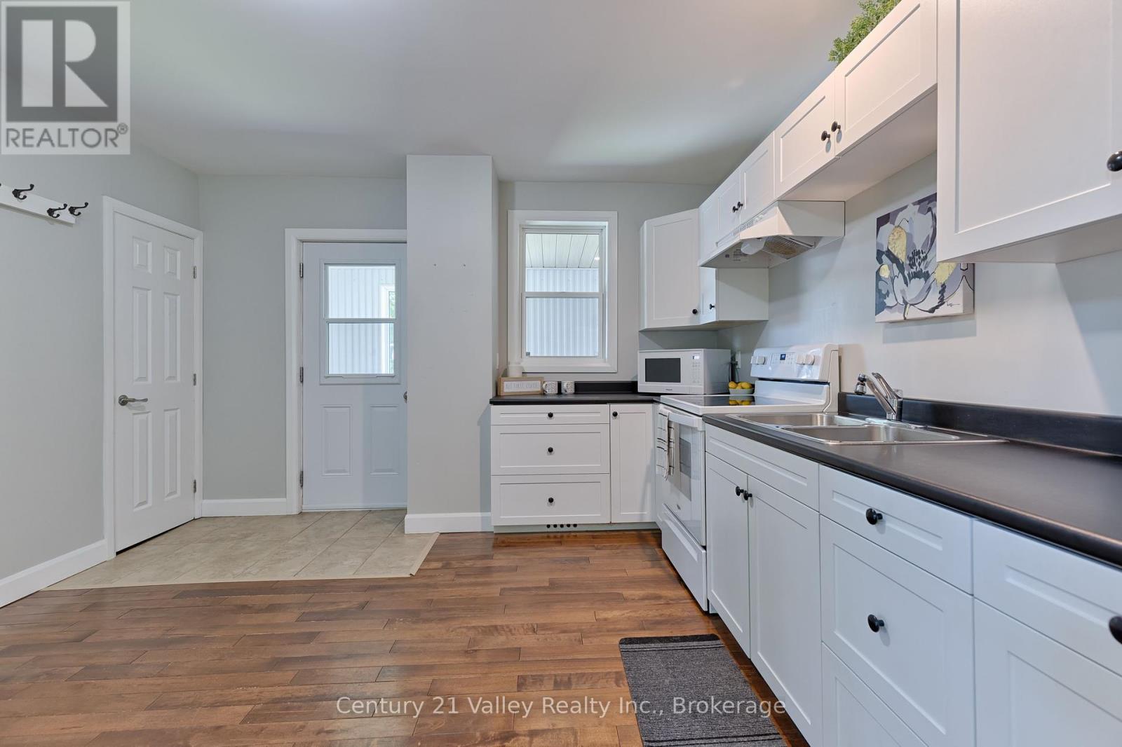 199 Bonnechere Street W, Bonnechere Valley, Ontario  K0J 1T0 - Photo 10 - X12282224