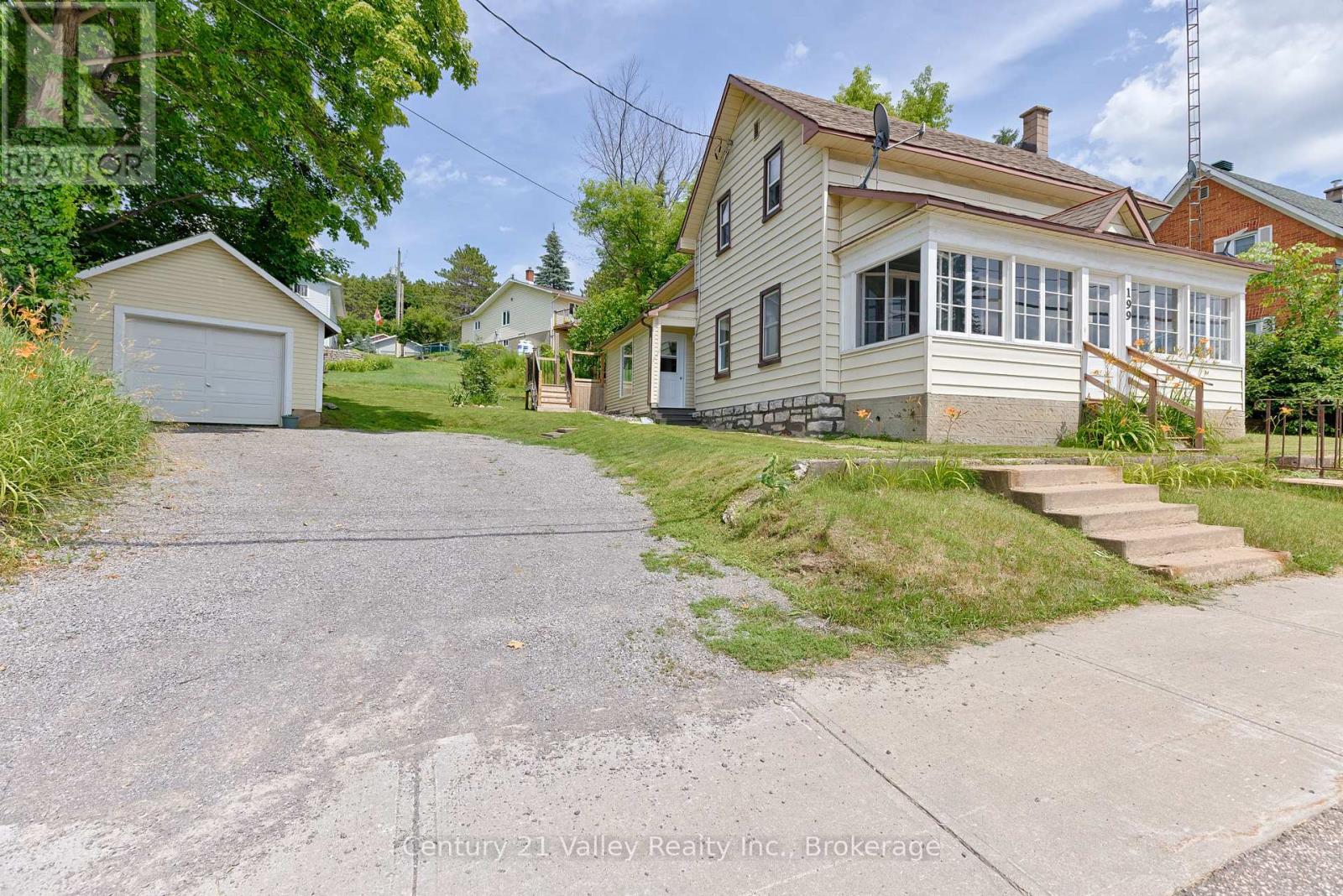 199 Bonnechere Street W, Bonnechere Valley, Ontario  K0J 1T0 - Photo 36 - X12282224