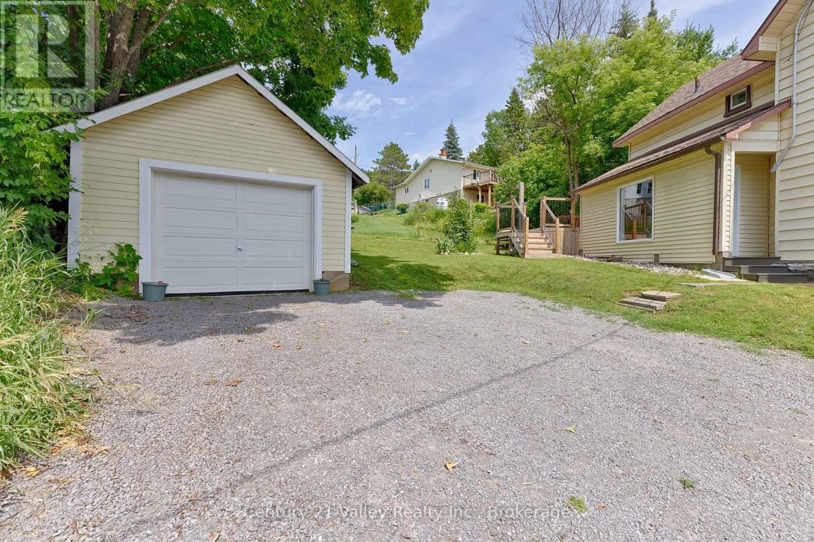 199 Bonnechere Street W, Bonnechere Valley, Ontario  K0J 1T0 - Photo 4 - X12282224