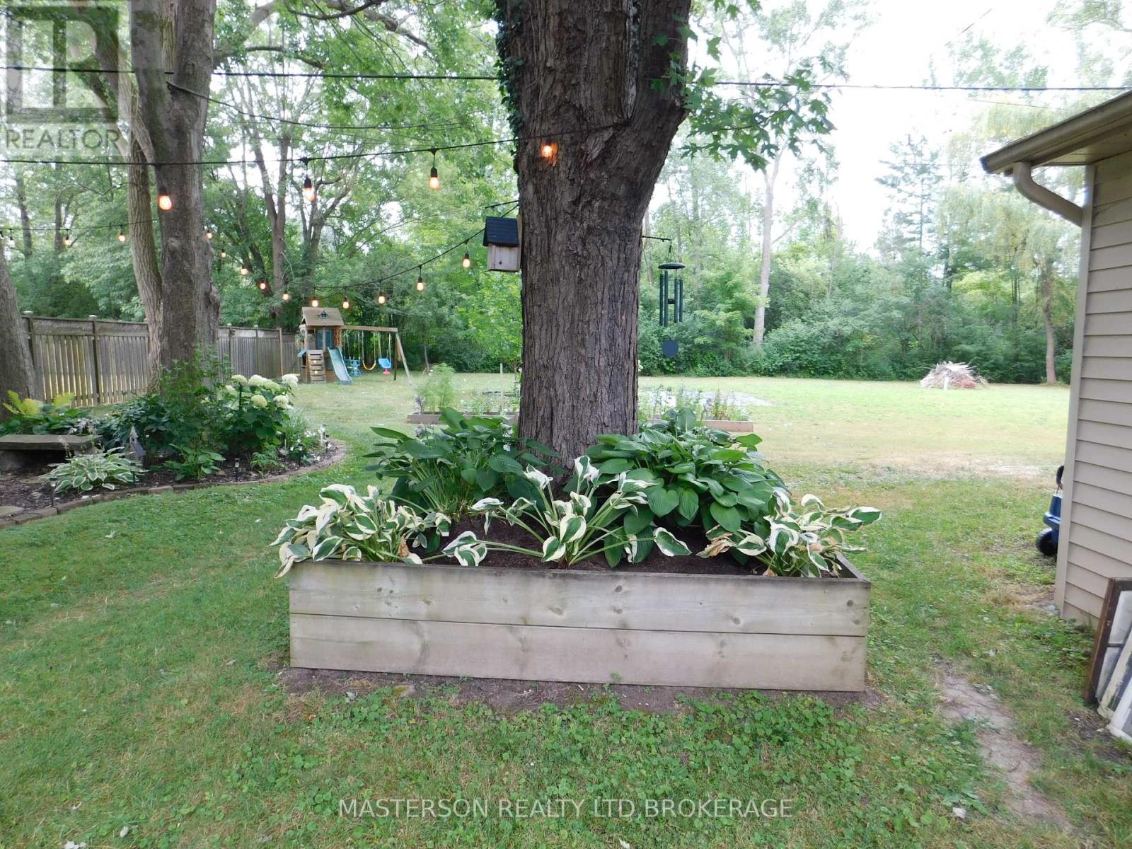 1208 Benner Avenue, Fort Erie, Ontario  L2A 4N7 - Photo 12 - X12319431