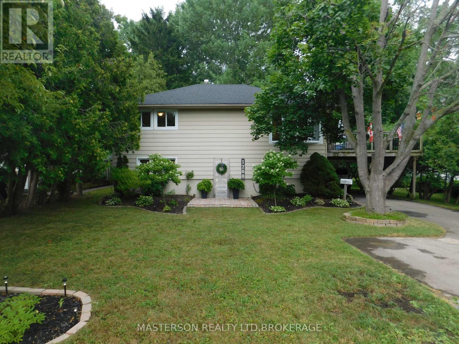 1208 Benner Avenue, Fort Erie, Ontario  L2A 4N7 - Photo 2 - X12319431