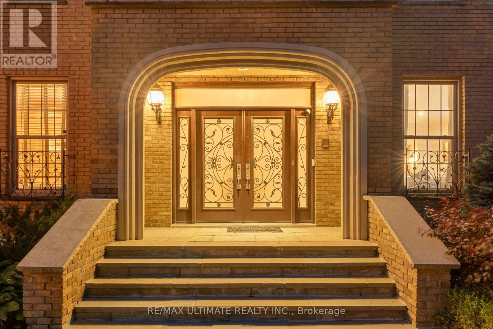 1 Versailles Court, Toronto, Ontario  M3B 2A8 - Photo 7 - C12378749