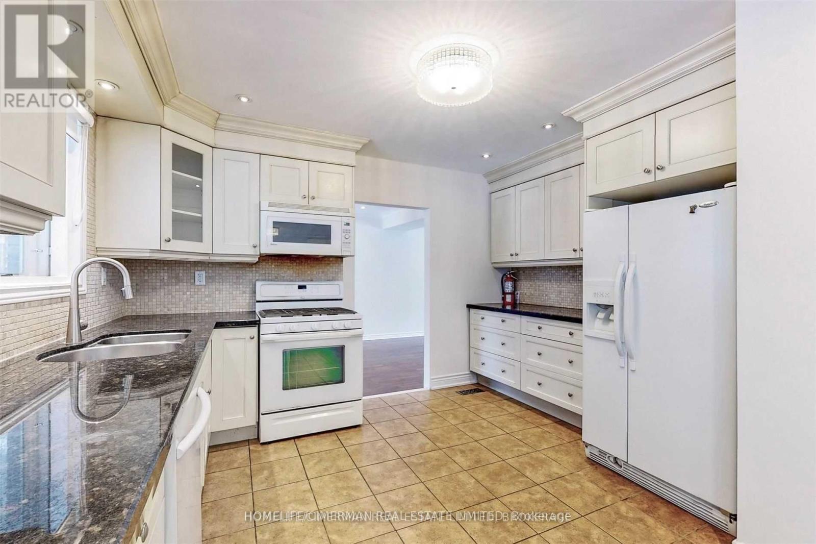 215 Grandview Avenue, Markham, Ontario  L3T 1J3 - Photo 13 - N12366876