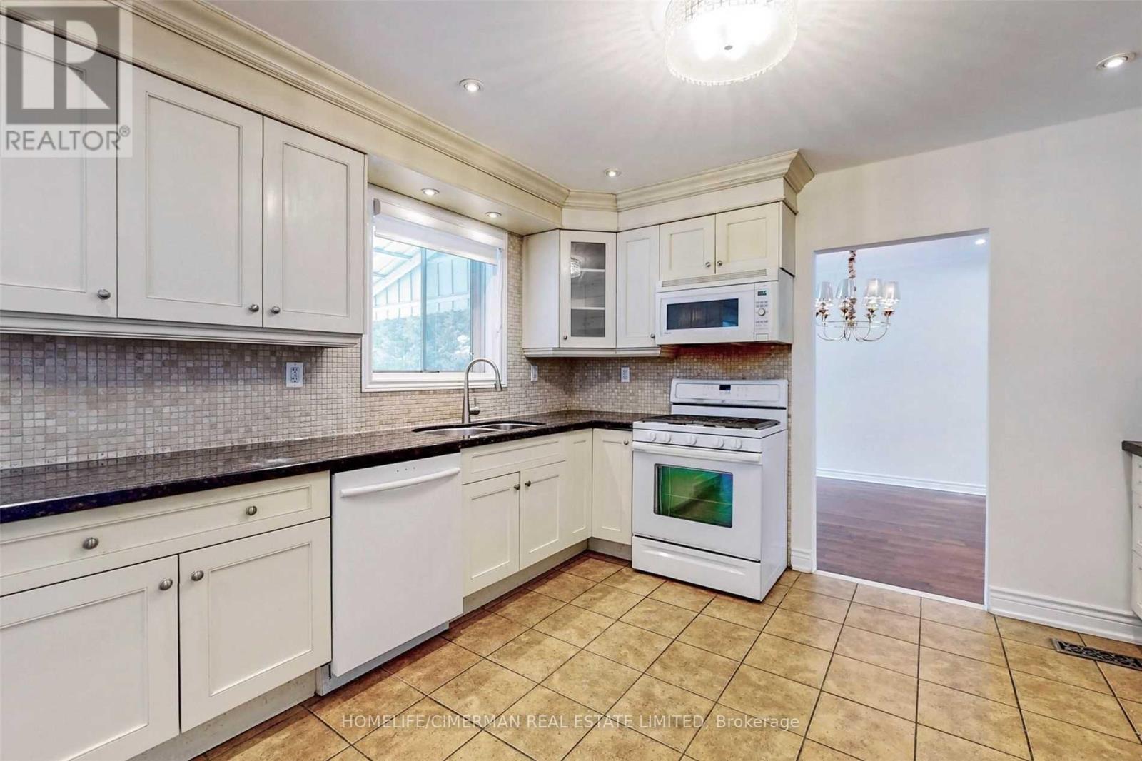 215 Grandview Avenue, Markham, Ontario  L3T 1J3 - Photo 12 - N12366876