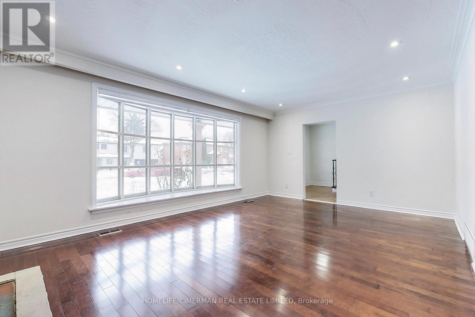215 Grandview Avenue, Markham, Ontario  L3T 1J3 - Photo 9 - N12366876