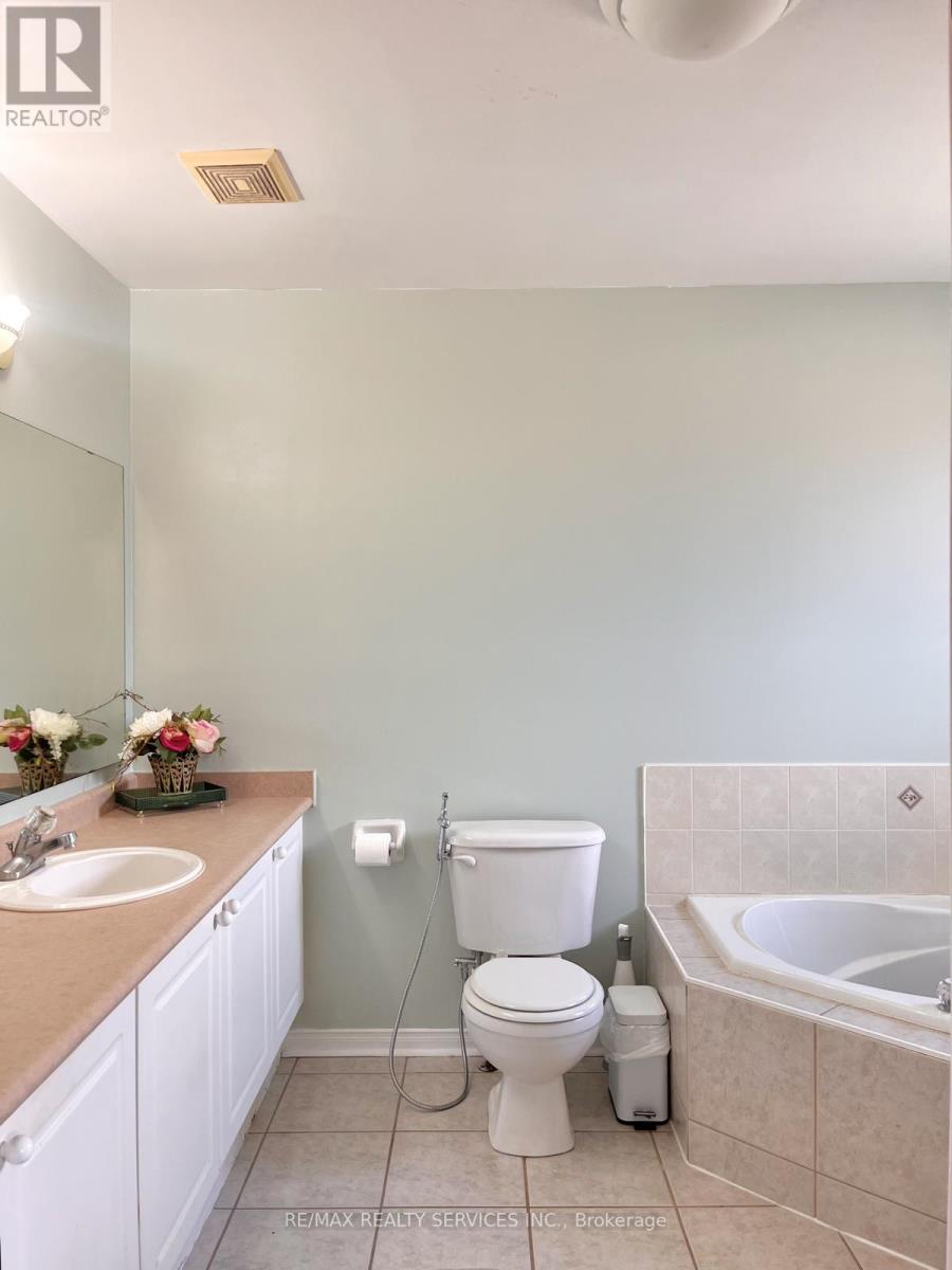 94 Four Seasons Circle, Brampton, Ontario  L7A 2A8 - Photo 7 - W12376031