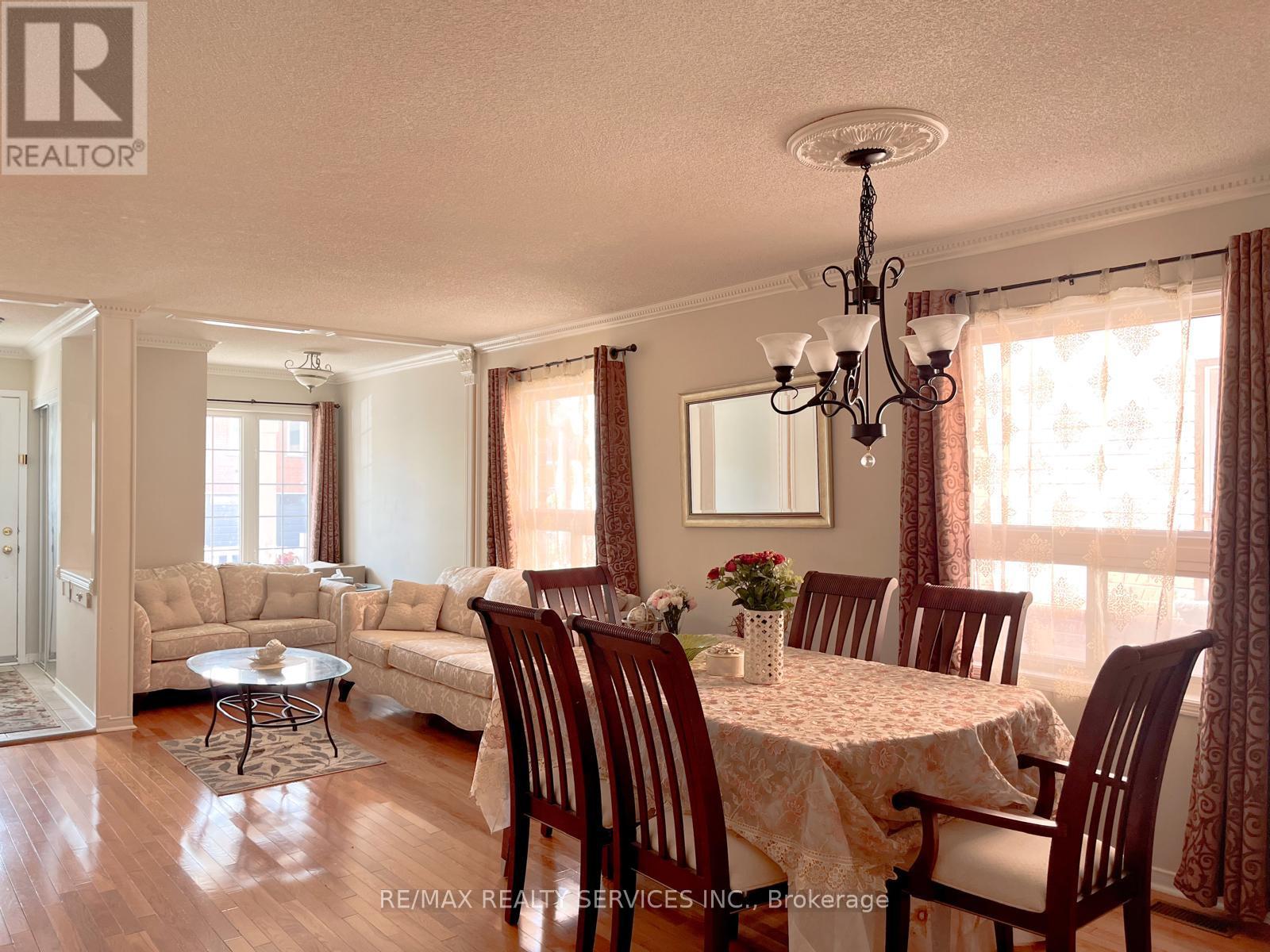 94 Four Seasons Circle, Brampton, Ontario  L7A 2A8 - Photo 2 - W12376031