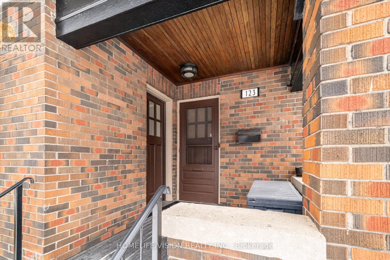 123 Mary Street E, Whitby (Downtown Whitby), Ontario  L1N 2P3 - Photo 2 - E12378995