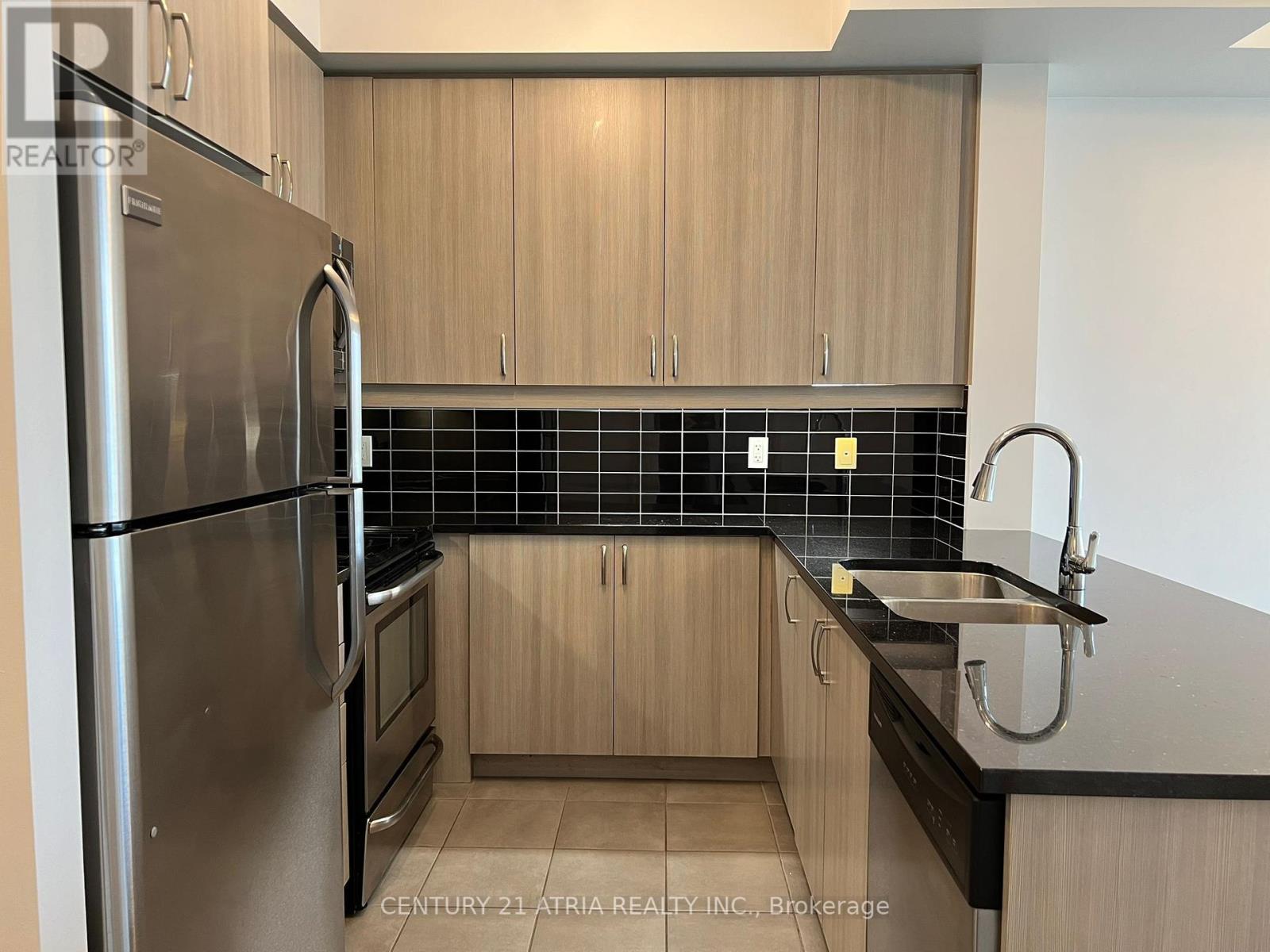 403 - 8110 Birchmount Road, Markham, Ontario  L6G 0E3 - Photo 3 - N12378983