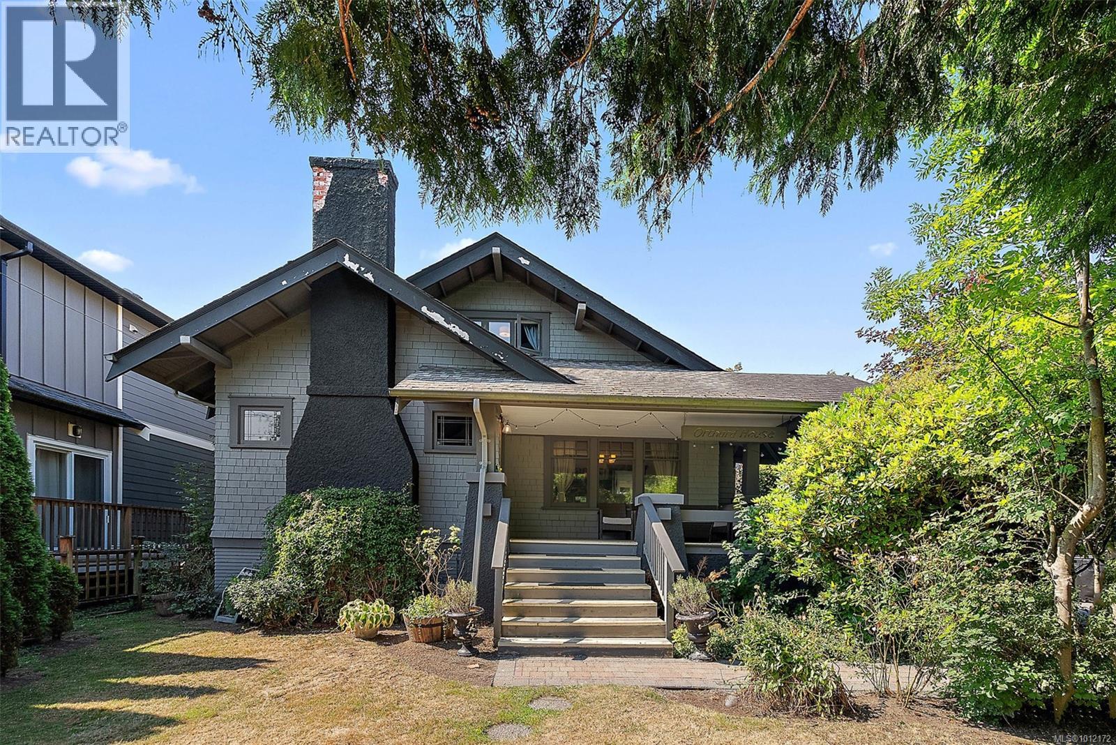 9646 Sixth St, Sidney, British Columbia